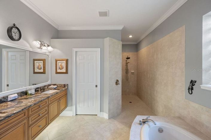 Image No.20-5 Bed Property for sale