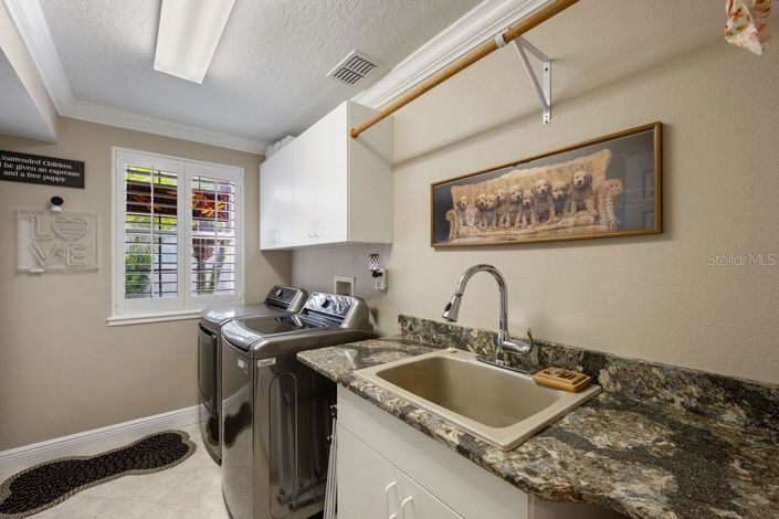 Image No.30-5 Bed Property for sale