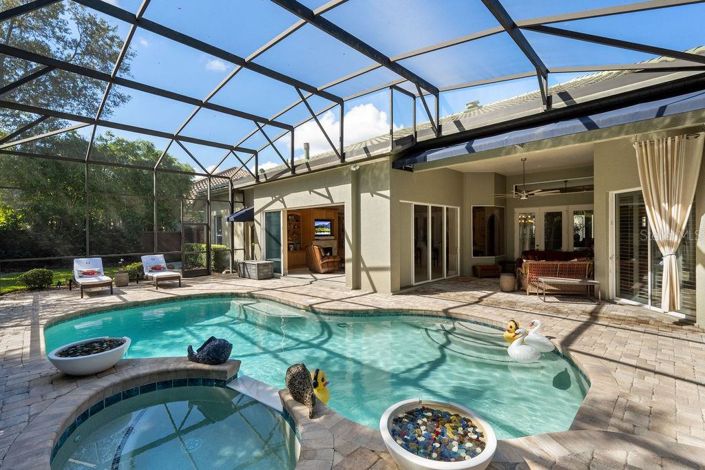 Image No.6-5 Bed Property for sale