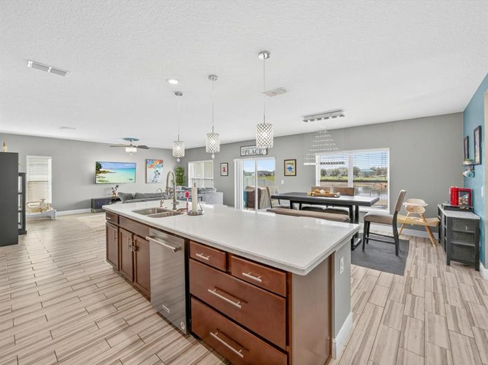 Image No.10-5 Bed Property for sale