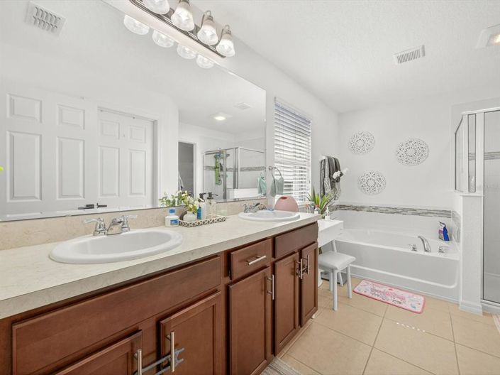 Image No.15-5 Bed Property for sale