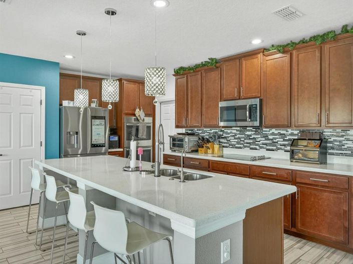 Image No.8-5 Bed Property for sale