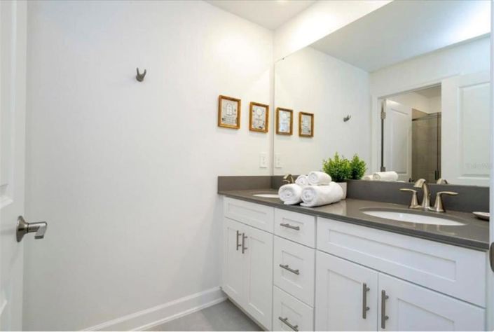 Image No.13-4 Bed Townhouse for sale