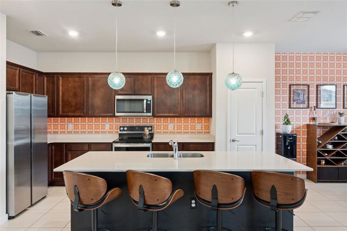 Image No.9-5 Bed Property for sale