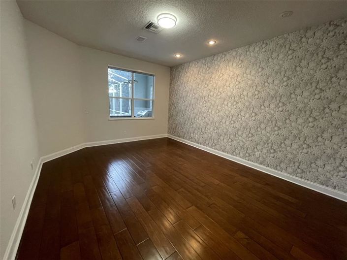 Image No.37-4 Bed Property for sale