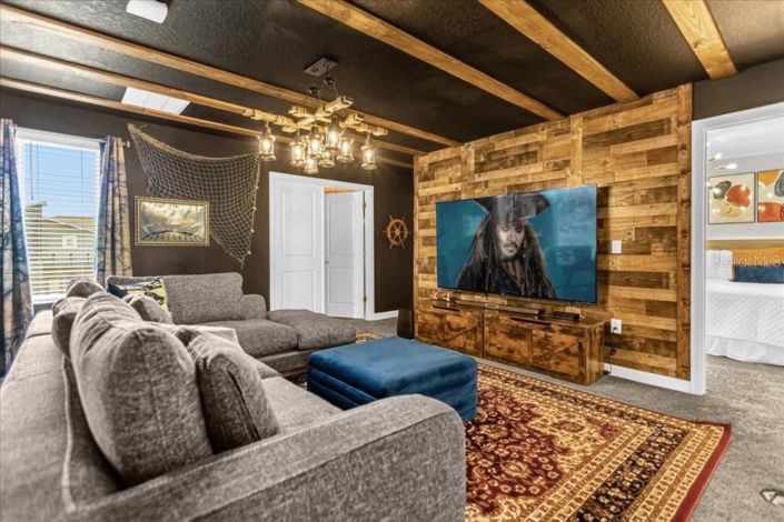 Image No.17-9 Bed Property for sale