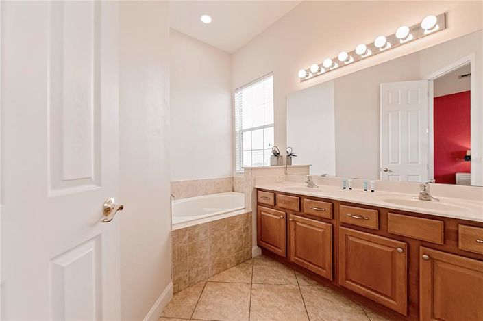 Image No.41-5 Bed Property for sale