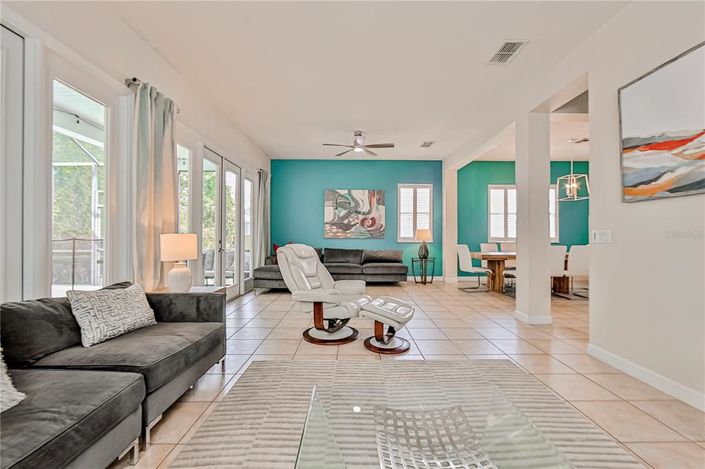 Image No.7-5 Bed Property for sale