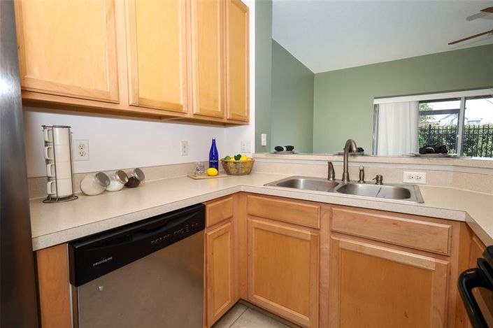 Image No.14-2 Bed Townhouse for sale