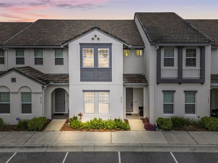 Image No.1-4 Bed Townhouse for sale