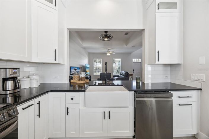 Image No.10-3 Bed Townhouse for sale