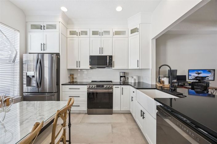 Image No.8-3 Bed Townhouse for sale