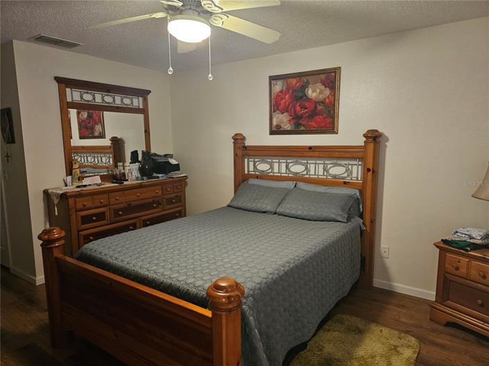 Image No.17-3 Bed Property for sale