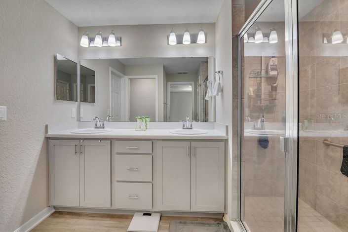 Image No.12-4 Bed Property for sale