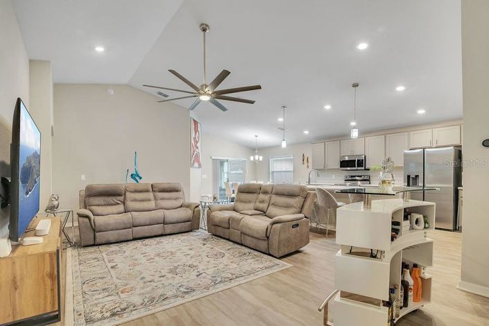 Image No.4-4 Bed Property for sale