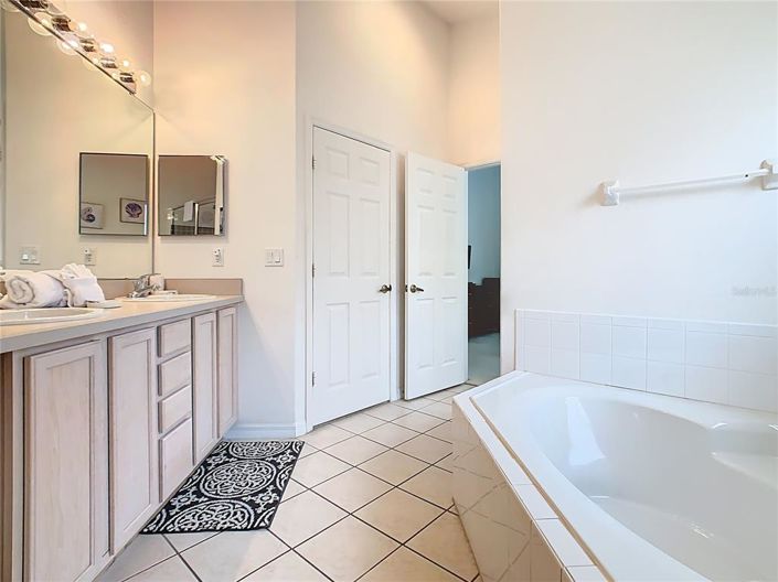 Image No.40-4 Bed Property for sale