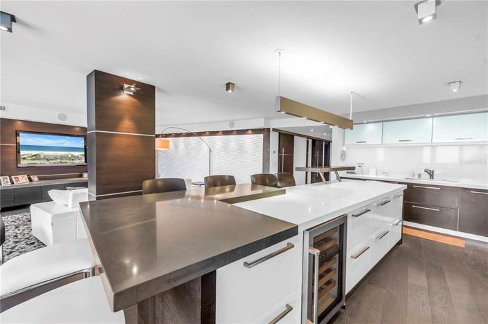 Image No.10-2 Bed Property for sale