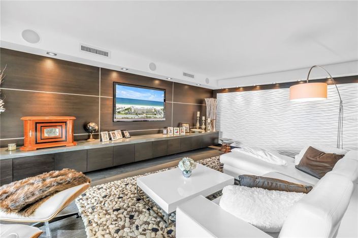 Image No.12-2 Bed Property for sale