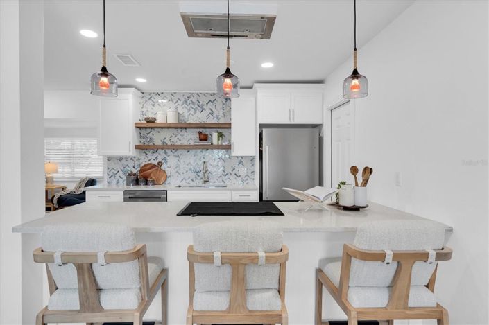 Image No.10-3 Bed Property for sale