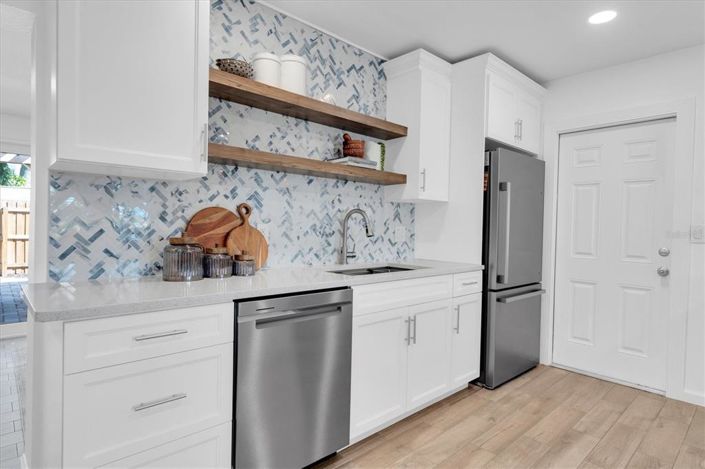 Image No.12-3 Bed Property for sale