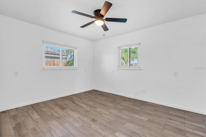 Image No.28-3 Bed Property for sale