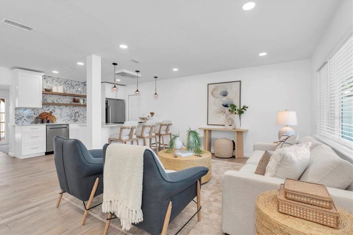 Image No.8-3 Bed Property for sale