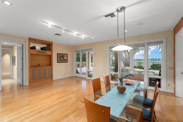 Image No.17-5 Bed Property for sale