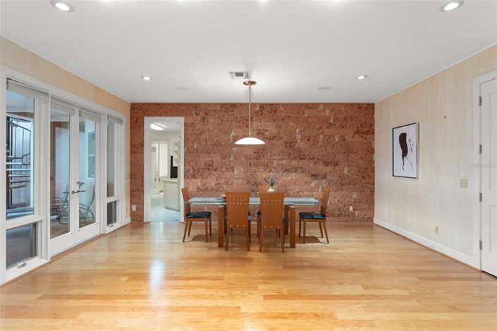 Image No.19-5 Bed Property for sale