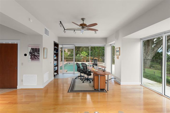 Image No.24-5 Bed Property for sale