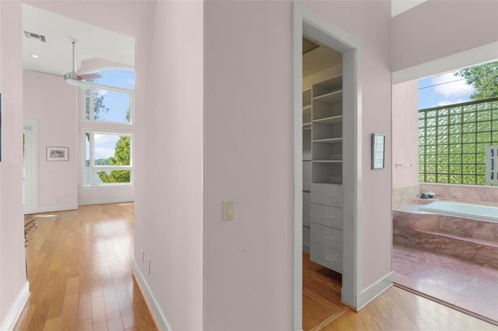 Image No.28-5 Bed Property for sale