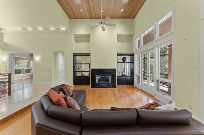 Image No.6-5 Bed Property for sale