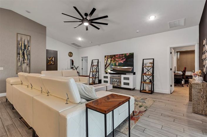 Image No.14-4 Bed Property for sale