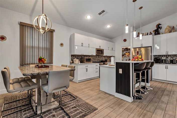 Image No.16-4 Bed Property for sale