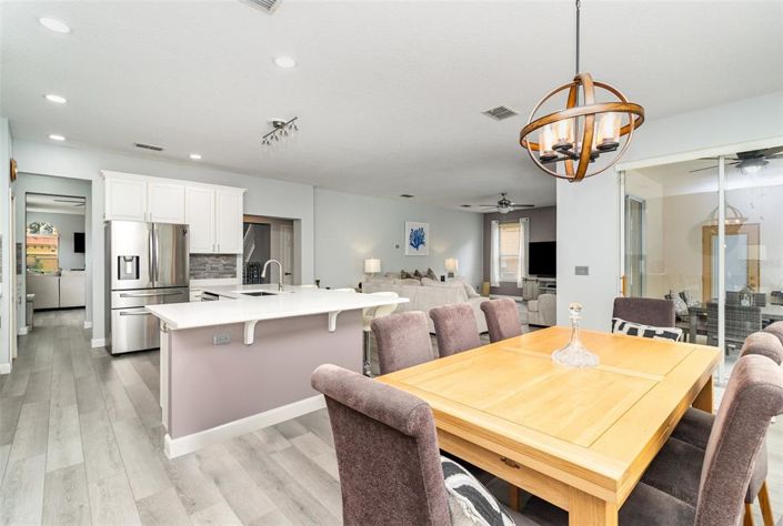 Image No.12-6 Bed Property for sale