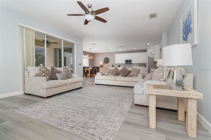 Image No.15-6 Bed Property for sale