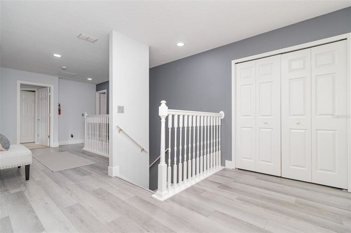 Image No.17-6 Bed Property for sale