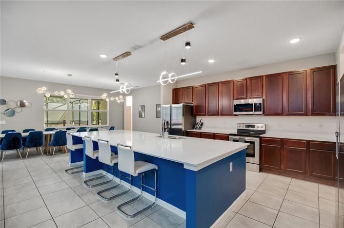 Image No.4-15 Bed Property for sale