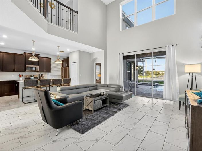 Image No.6-5 Bed Property for sale