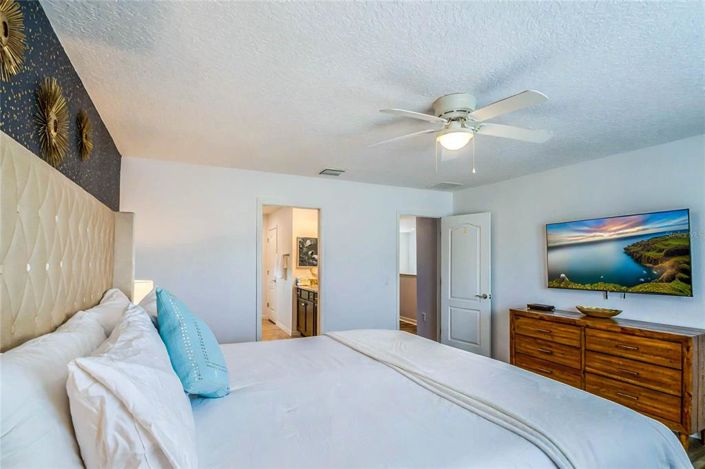 Image No.27-5 Bed Property for sale