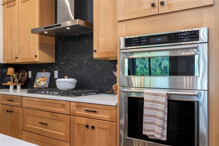 Image No.28-5 Bed Property for sale