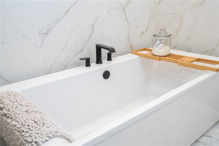 Image No.56-5 Bed Property for sale