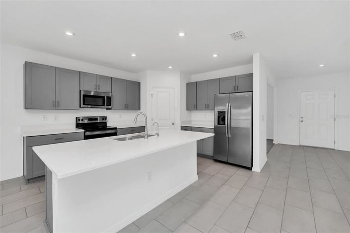 Image No.2-5 Bed Property for sale