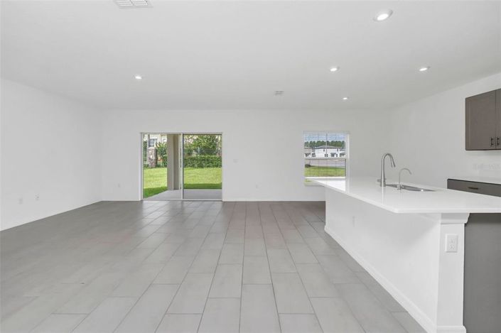 Image No.26-5 Bed Property for sale