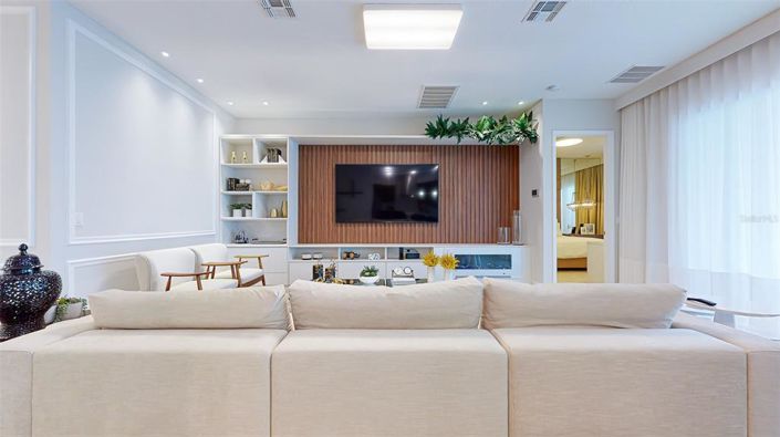 Image No.20-5 Bed Property for sale