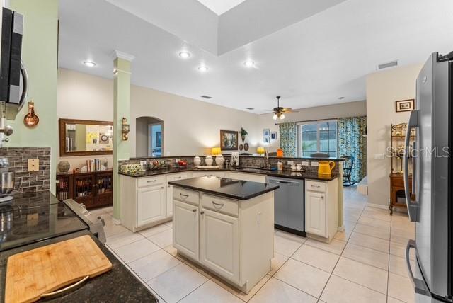 Image No.11-3 Bed Property for sale