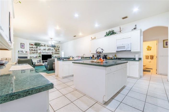 Image No.12-4 Bed Property for sale