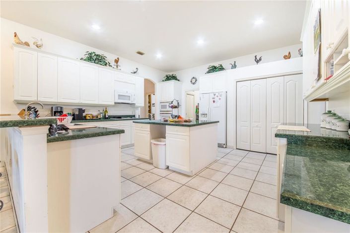 Image No.14-4 Bed Property for sale