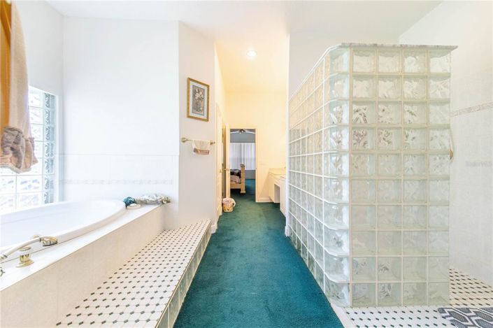 Image No.19-4 Bed Property for sale