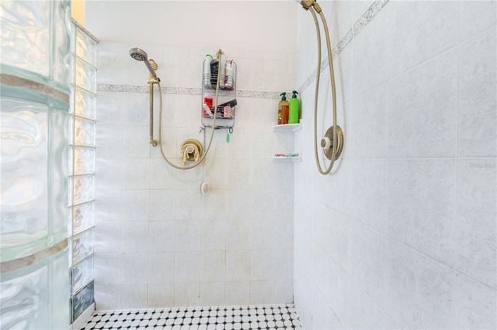 Image No.21-4 Bed Property for sale