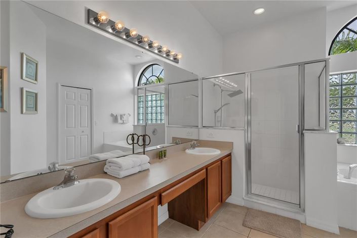 Image No.20-4 Bed Property for sale